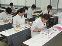 歯科技工物を作る際に大事な色の基礎知識を学べる！