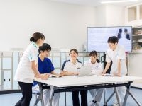 学科の枠を超えて学ぶ「チーム医療」