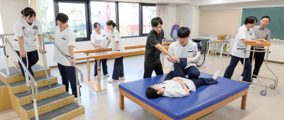 国際医学技術専門学校TOP
