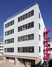 駅から2分！ラクラクの通学アクセス！